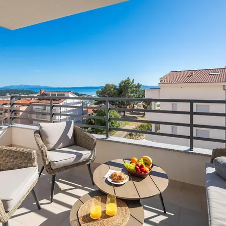 Apartment Tt With Sea View And Private Parking Makarska